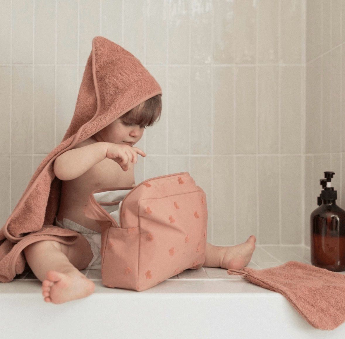 Σετ Πετσέτα Μπάνιου με Κουκούλα και Γάντι Μπάνιου 70x70cm Τερακότα | Trois Kilos Sept