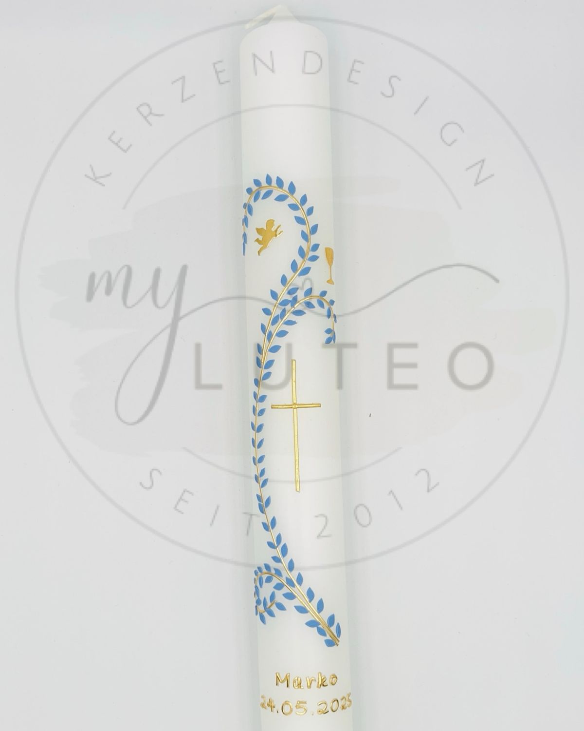 Kommunionkerze 400x40mm Ranken mit Symbolen Kreuz Engel Kelch Kommunionkerze 400x40mm Ranken mit Symbolen Kreuz Engel Kelch