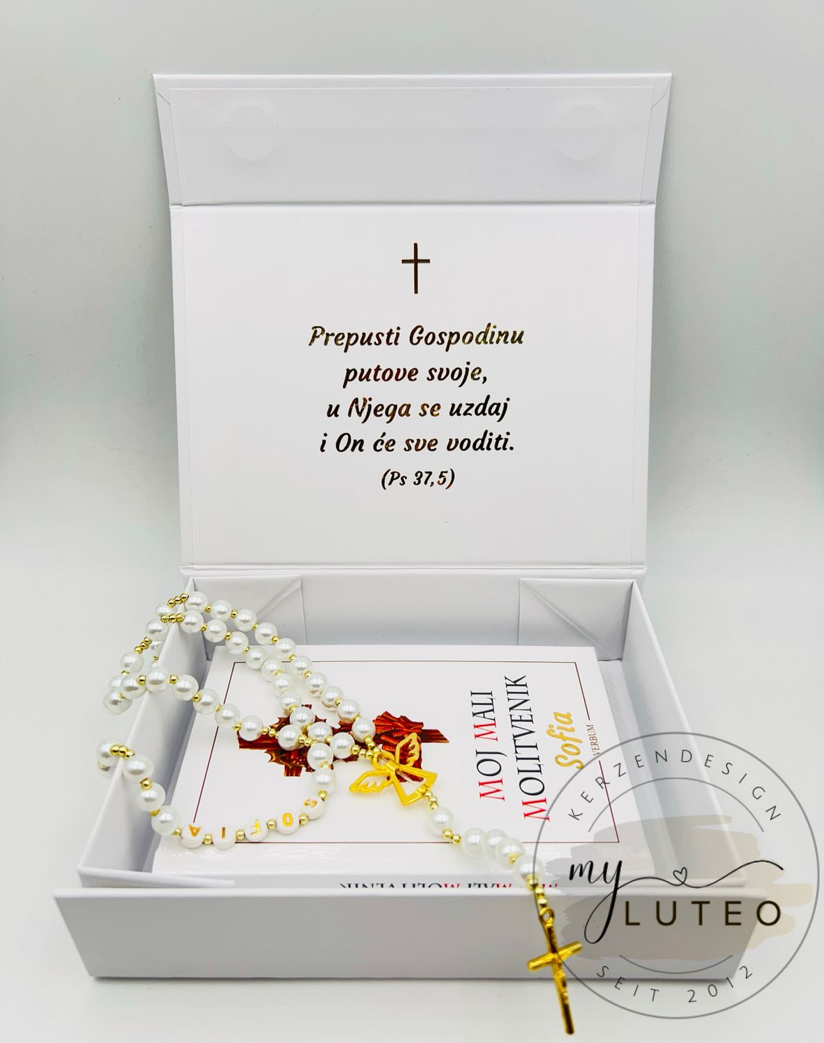 Personalisierte Geschenkbox mit Gotteslob auf kroatisch und Rosenkranz
