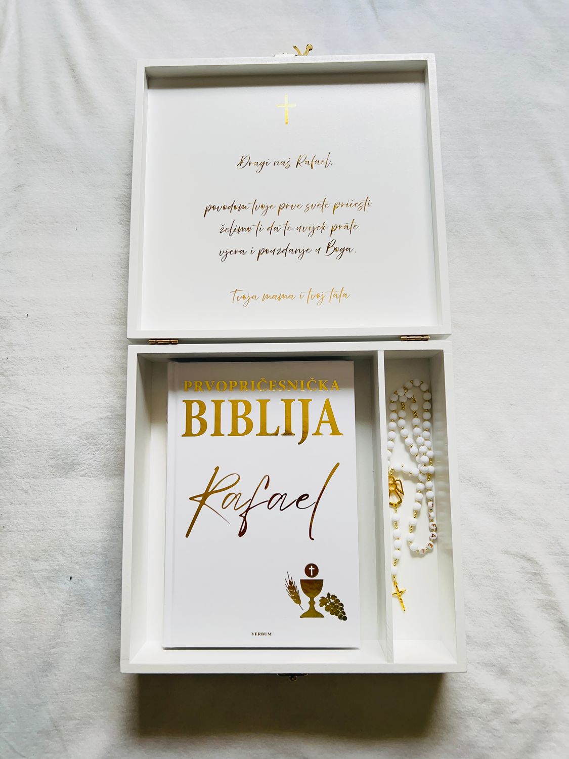 Personalisierte Premium Geschenkbox zur Kommunion (Personalisierte Holzbox, Bibel zur Kommunion auf kroatisch & Rosenkranz) Personalisierte Premium Geschenkbox zur Kommunion (Personalisierte Holzbox, Bibel zur Kommunion auf kroatisch & Rosenkranz)