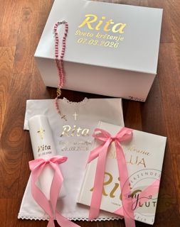 Set zur Taufe (Personalisierte Kartonbox, Taufkerze, Rosenkranz, Taufhemd und Taufbibel auf kroatisch "Moja krsna Biblija")
