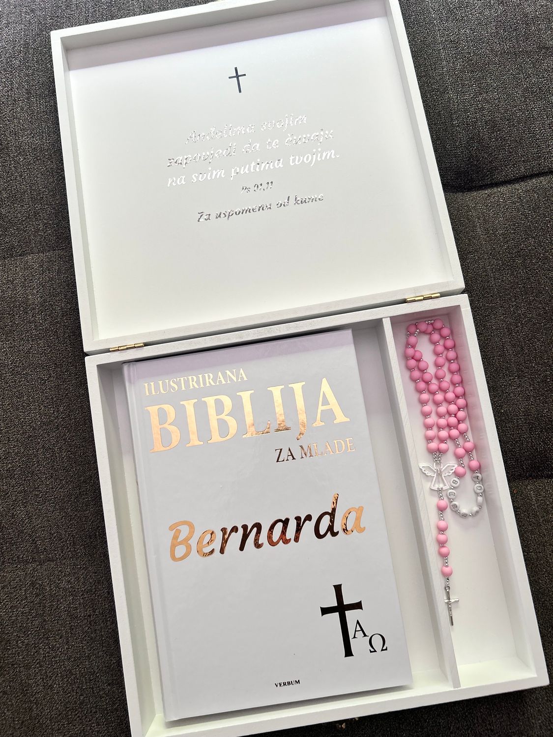 Personalisierte Premium Geschenkbox zur Firmung (Personalisierte Holzbox, Bibel zur Firmung "Biblija za mlade" auf kroatisch & Rosenkranz)