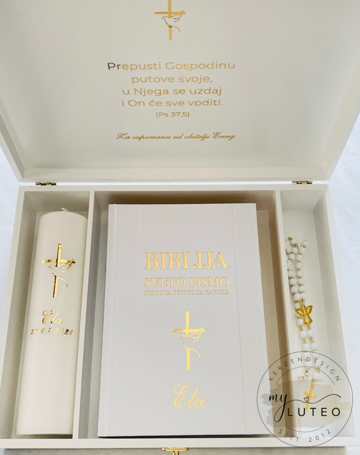 Personalisierte Premium Geschenkbox zur Firmung (Personalisierte Holzbox, Kerze, Bibel zur Firmung "Biblija za mlade" auf kroatisch & Rosenkranz)