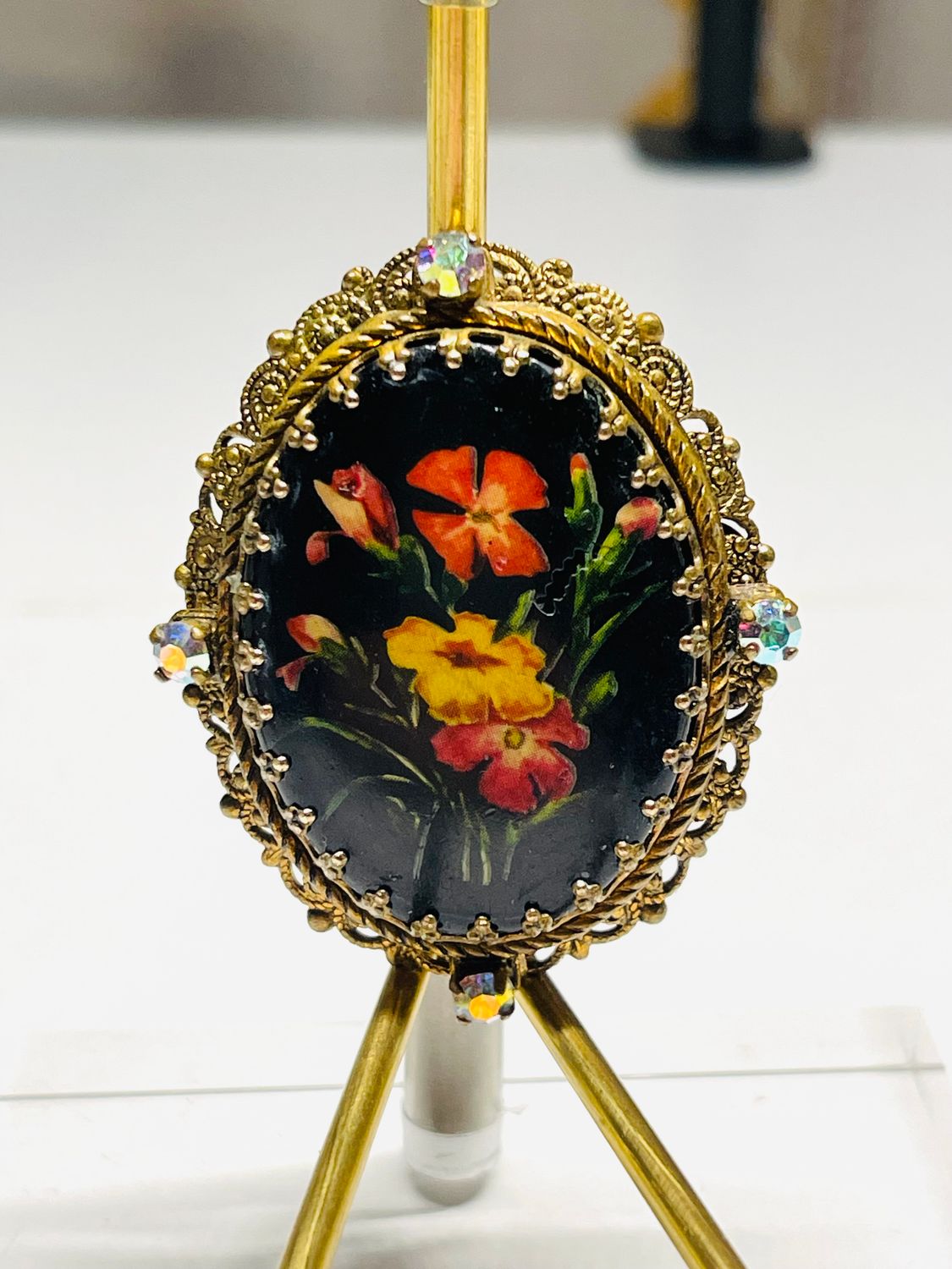 Floral cameo brooch