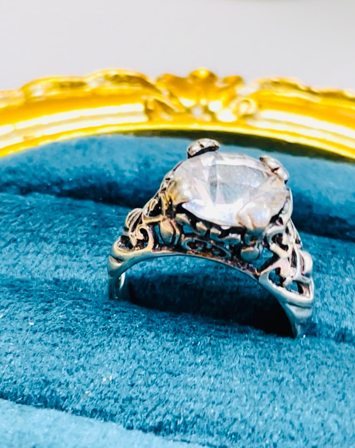 Sterling Silver Art Deco Filigree Ring w/white topaz stone.