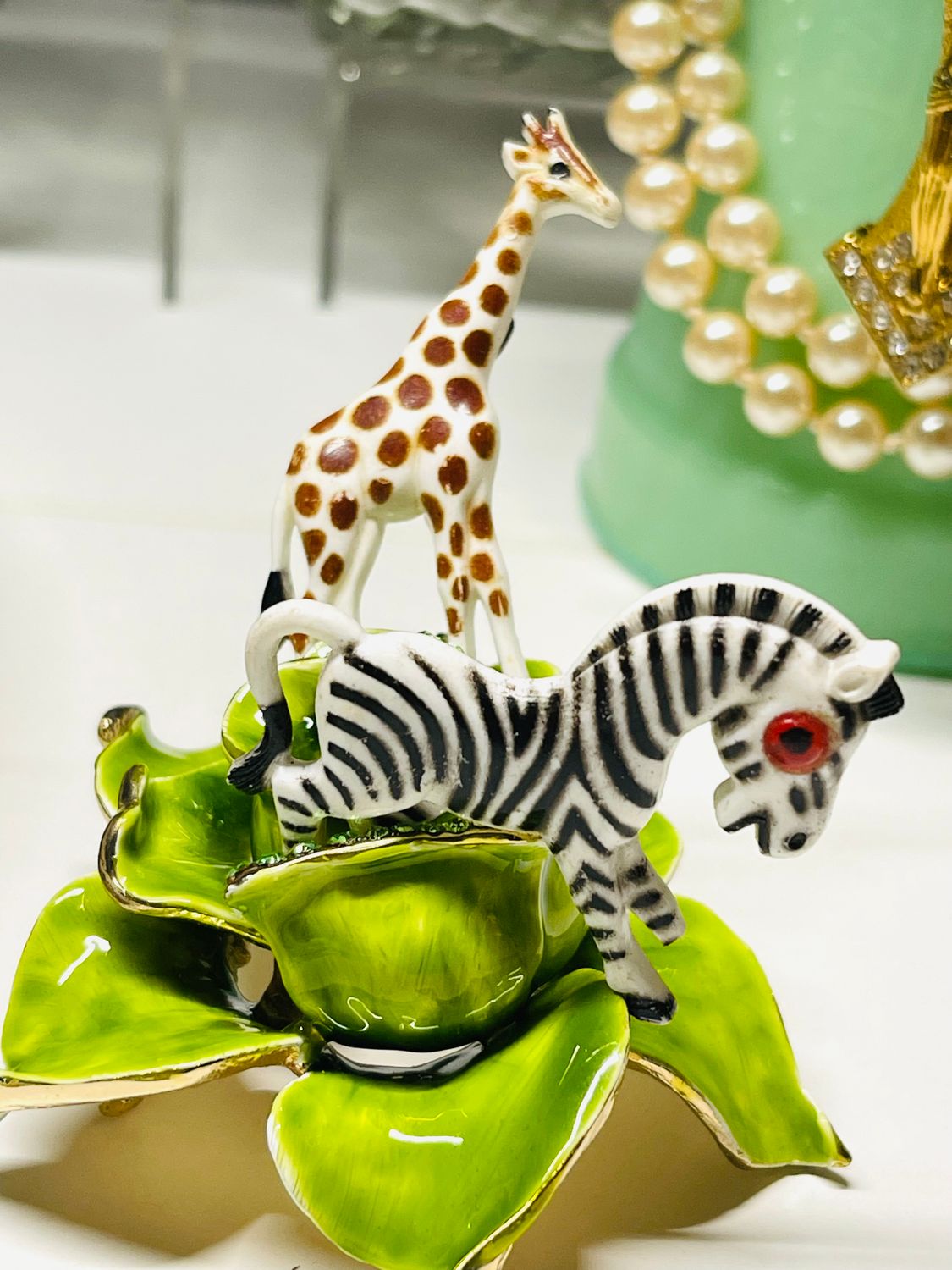 🌿 Vintage 1940s Safari Duo — Hand-Painted Zebra &amp; Giraffe Brooch Set