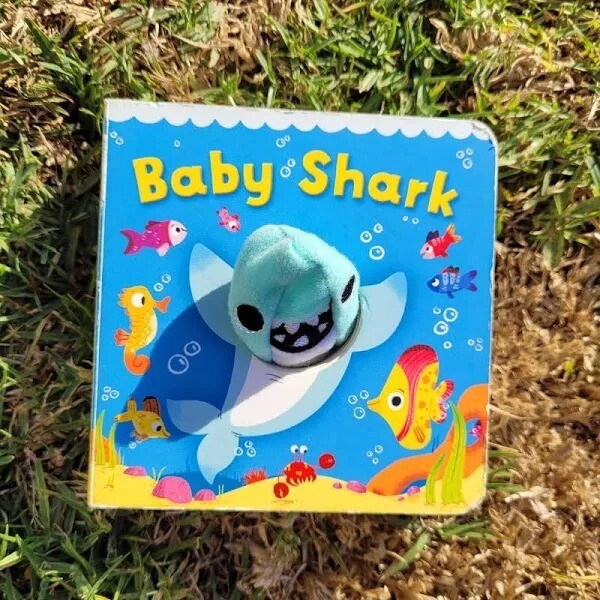 Baby Shark Finger Puppet Book