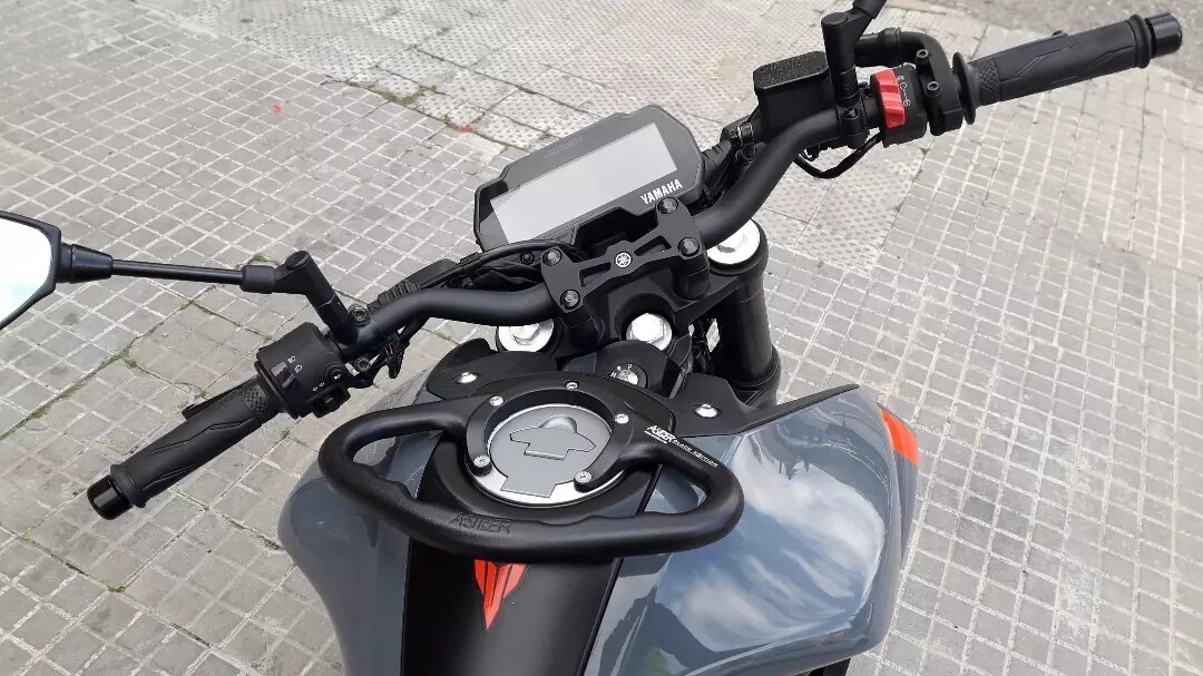 ASIDERO YAMAHA YR01 B-E