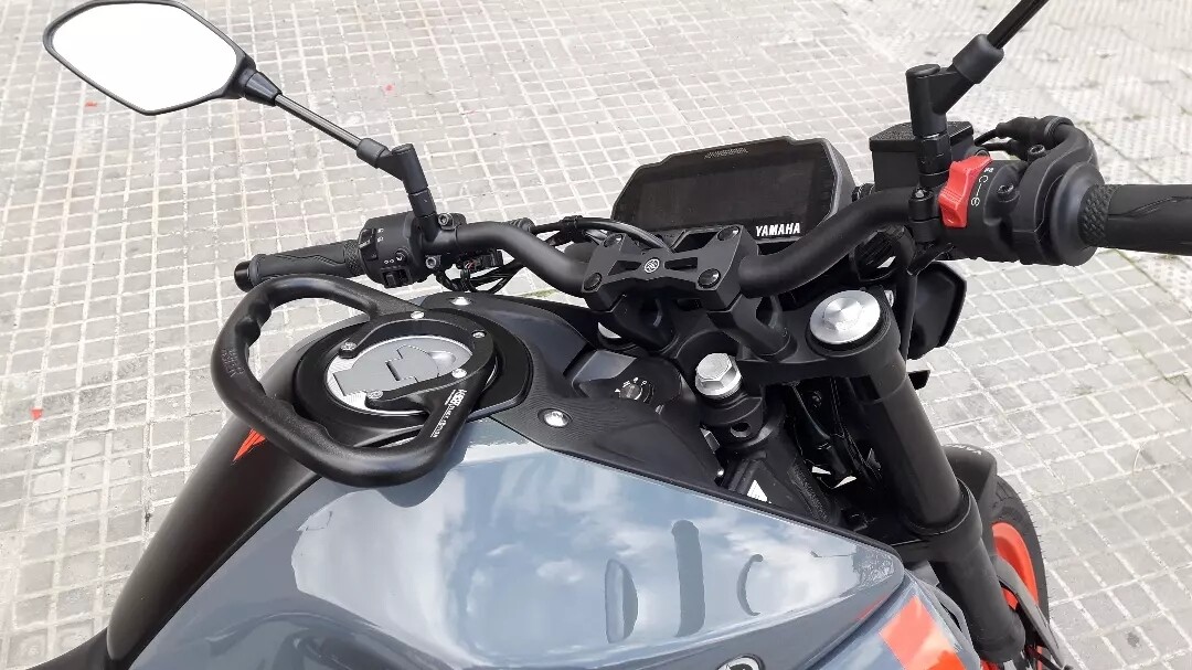 ASIDERO YAMAHA YR01 B-E