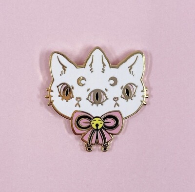 Magical White Kitty pin