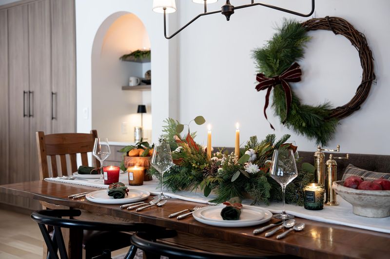 Lush Holiday Tablerunner