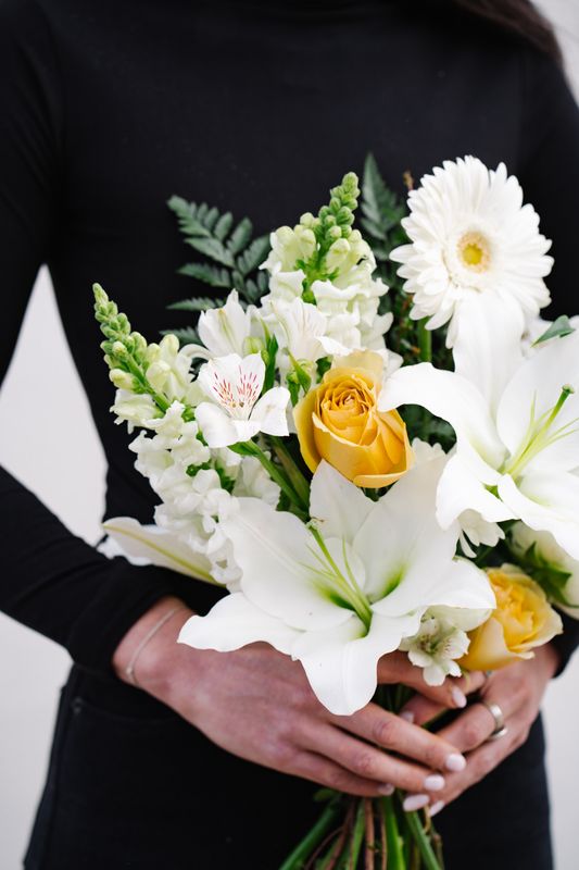 Mother's Day: Neutral Bundle of Blooms