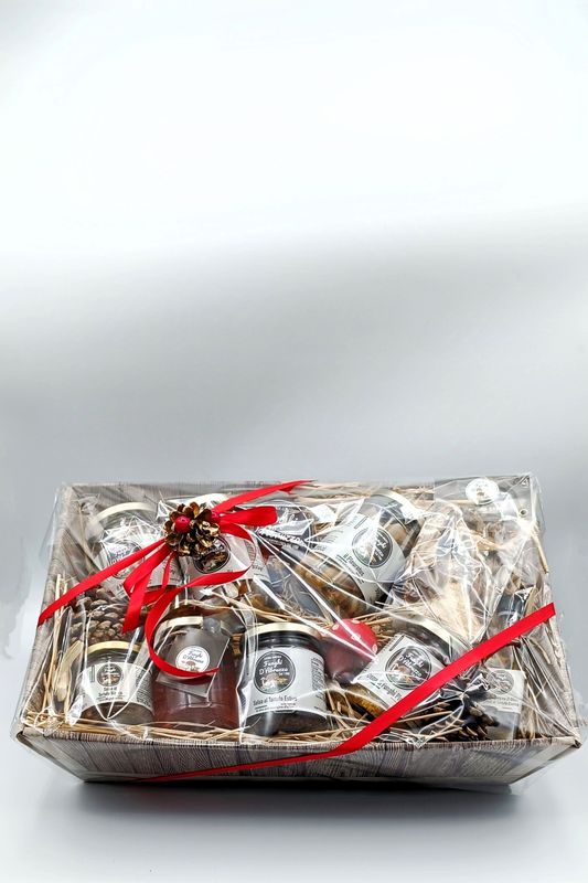Cesto Grande 9 pz 1 porcino secco, 1 card. sott. 200g, 1 pl. sott. 200g, 1 misto sott. 200g, 1 olio tartufo, 1 salsa tartufo nero 180g, 1 salsa tartufo bianco 80g, 1 miele 250g, 1 crema pleos 180g Cesto Grande 9 pz 1 porcino secco, 1 card. sott. 200g, 1 pl. sott. 200g, 1 misto sott. 200g, 1 olio tartufo, 1 salsa tartufo nero 180g, 1 salsa tartufo bianco 80g, 1 miele 250g, 1 crema pleos 180g