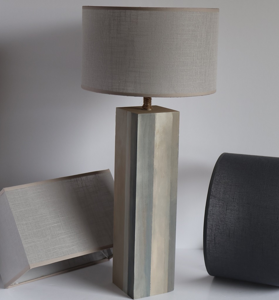 01-LÁMPARA CUBO DE RAYAS GRISES