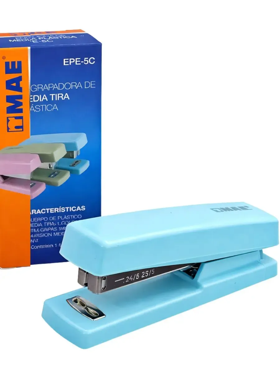 Detalle del acabado brillante y pintura resistente de la engrapadora