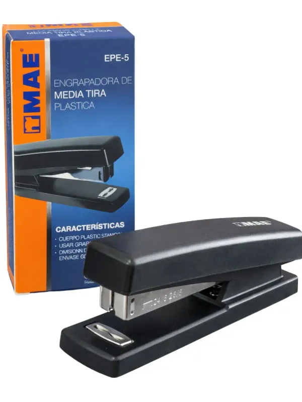 Engrapadora Media Tira MAE – 20 Hojas (Estándar) Engrapadora de media tira MAE color negro metálico.