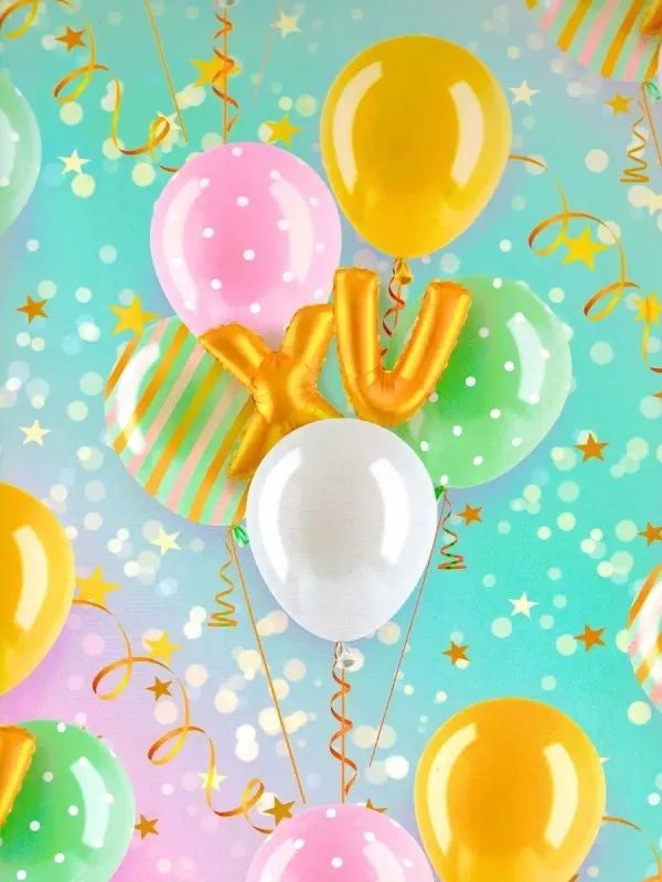 Papel de regalo temático de XV Años modelo P50 para venta por mayoreo en Distribuidora Mérida.