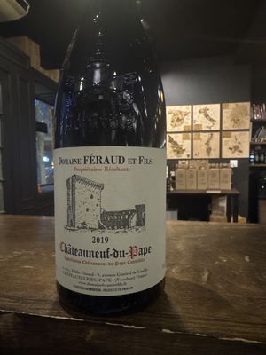 Domaine Feraud et Fils Châteauneuf-du-Pape 2016 750 mL