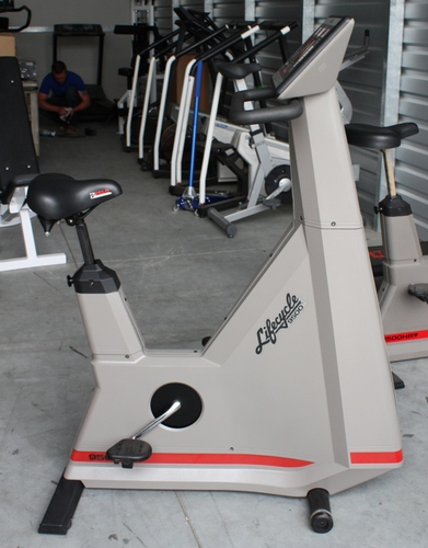 Life Fitness Lifecycle 9500HR Upright Chain Drive - Remanufactured