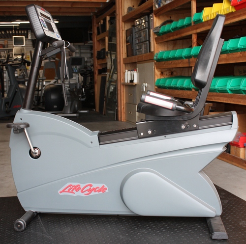Life Fitness Lifecycle 9500HR Recumbent Dove Tail - Remanufactured