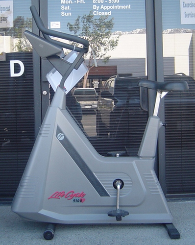 Life Fitness Lifecycle 9100 Upright Belt Drive - Remanufactured