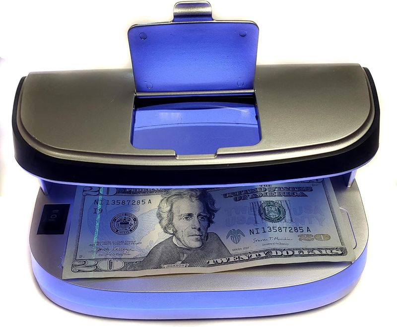 COUNTERFEIT MONEY DETECTOR