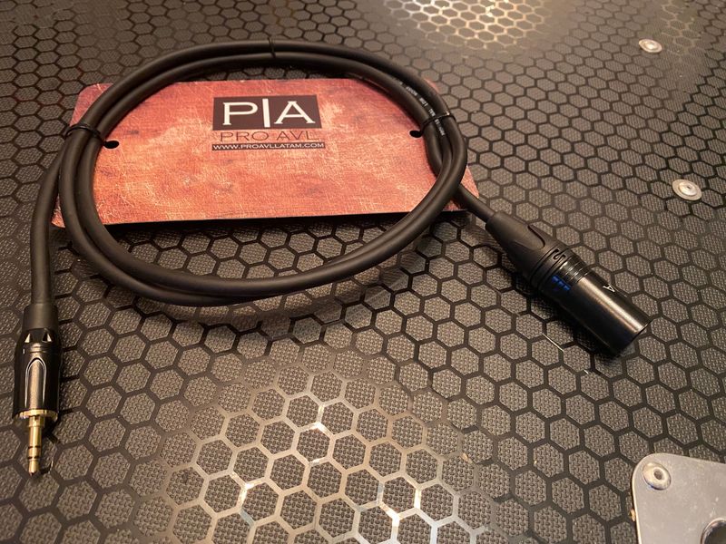 PRO AVL 3.5MM TO XLR MALE 5FT