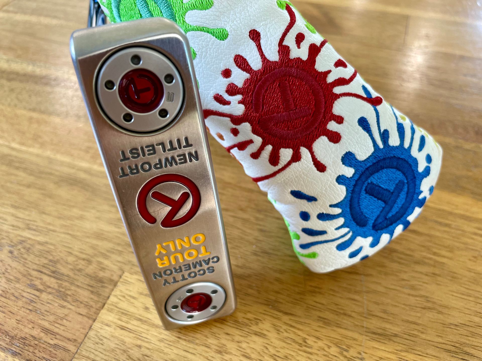 Scotty Cameron Circle T Naked Newport 35in Putter- Paint Splash Head Cover