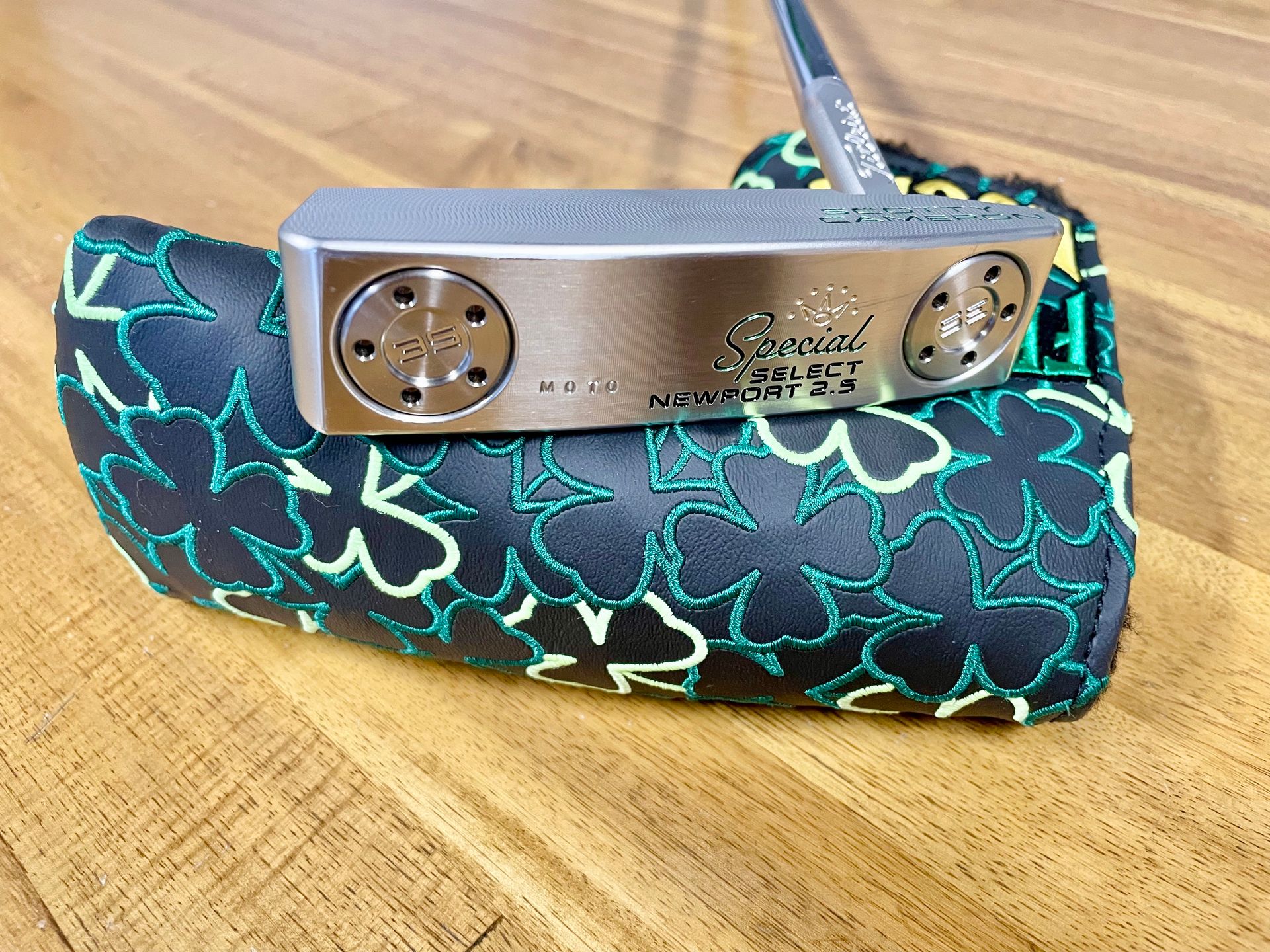 *NEW* Scotty Cameron MOTO	Newport 2 34in Putter- Feeling Lucky Cover