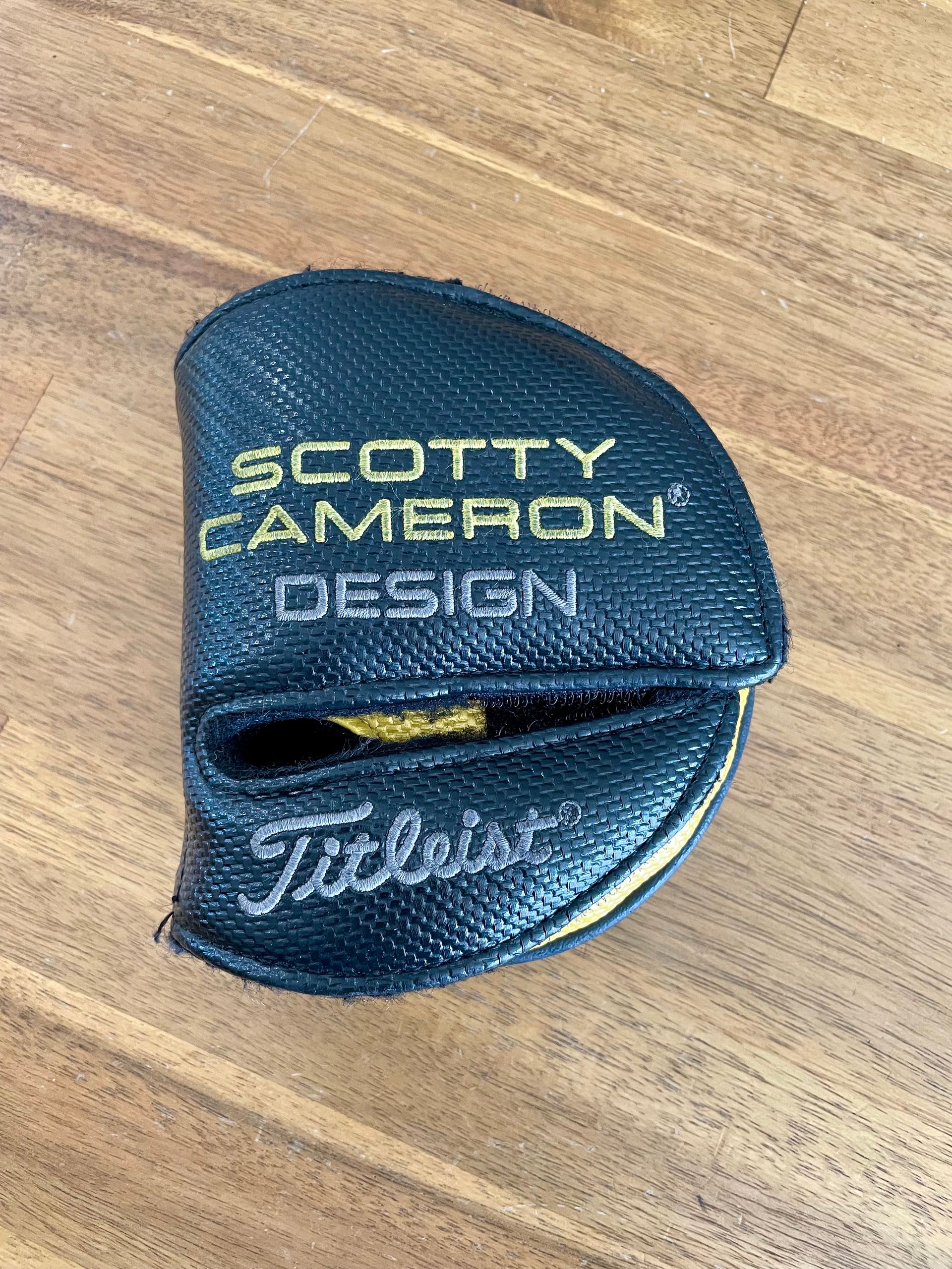 Scotty Cameron Phantom X Black & Yellow Mid Round Head Cover