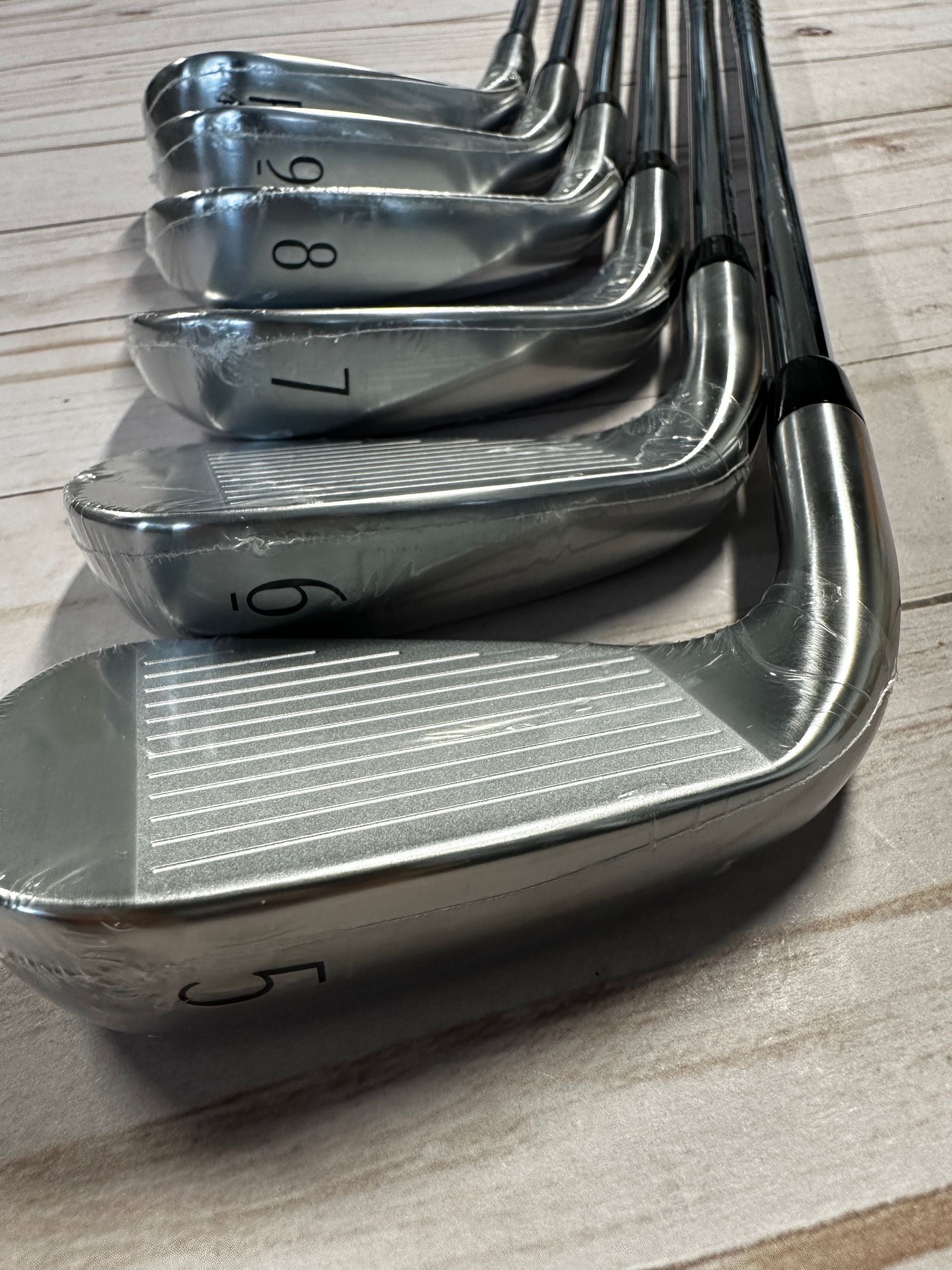 *NEW* Titleist T350 2025 5-P (6pcs) Iron Set- AMT Red S