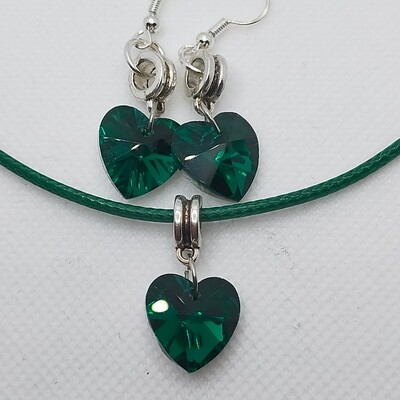 Grünes Kristallherzen-Halsketten-Ohrring-Set