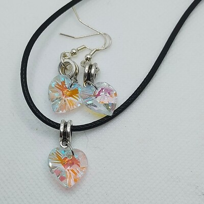 Weißes Kristallherzen-Halsketten-Ohrring-Set