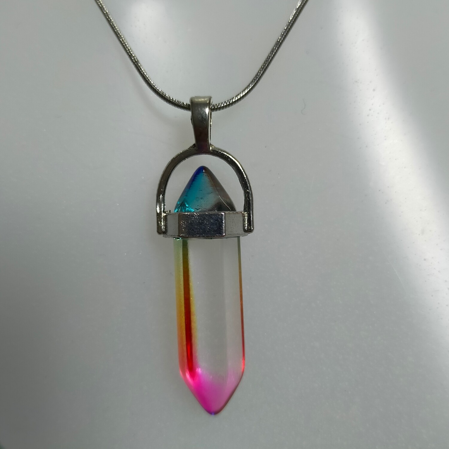 Edelstahlkette mit Kristallstein-Anhänger

