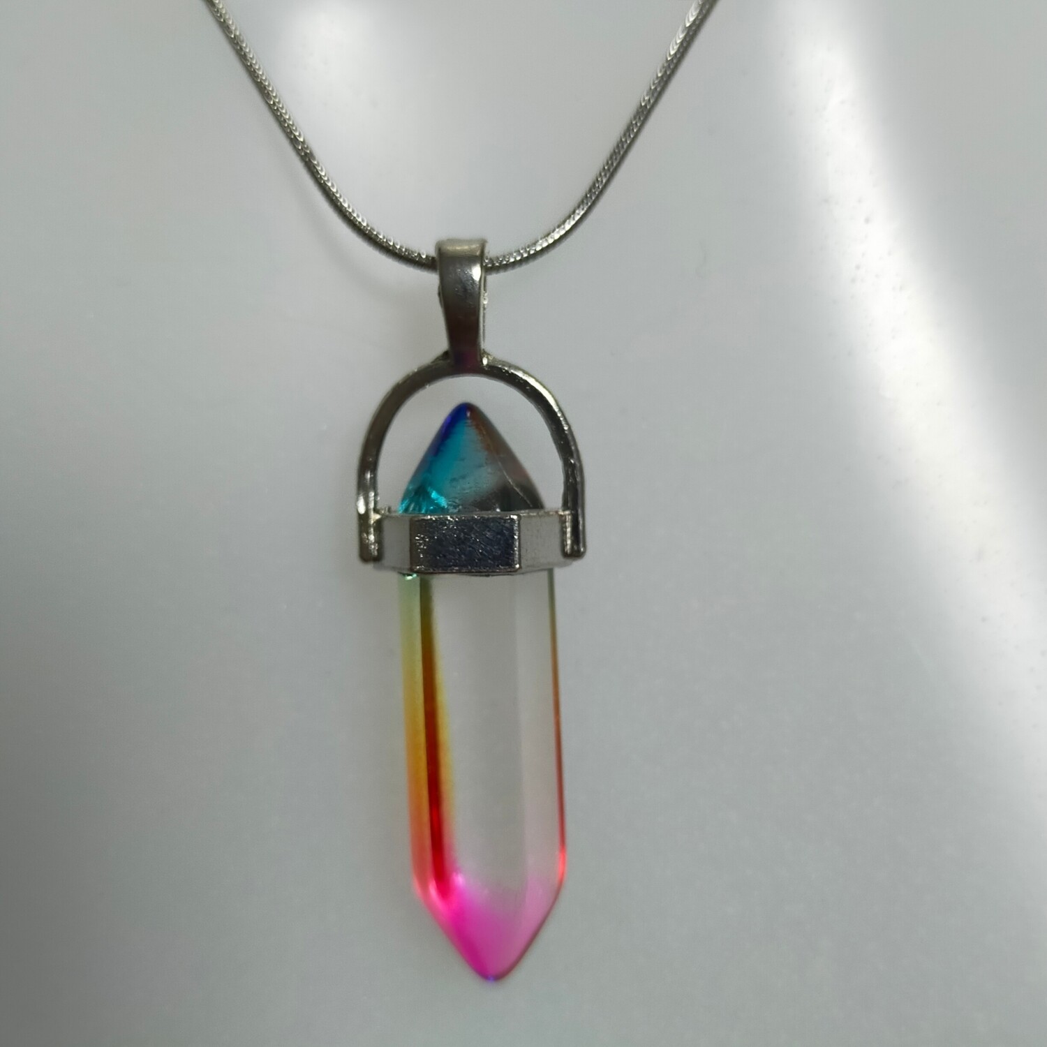 Edelstahlkette mit Kristallstein-Anhänger

