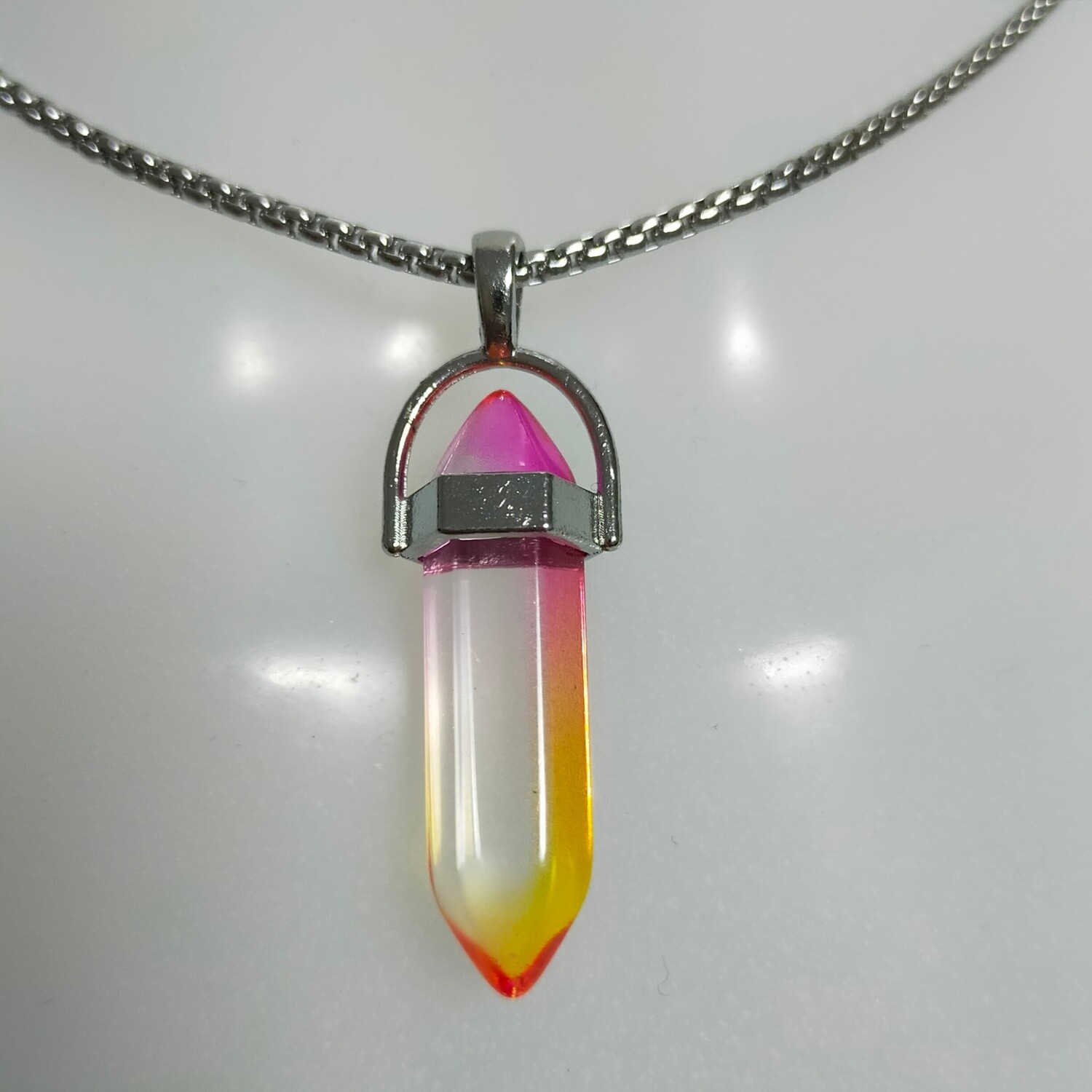 Edelstahlkette mit Kristallstein-Anhänger

