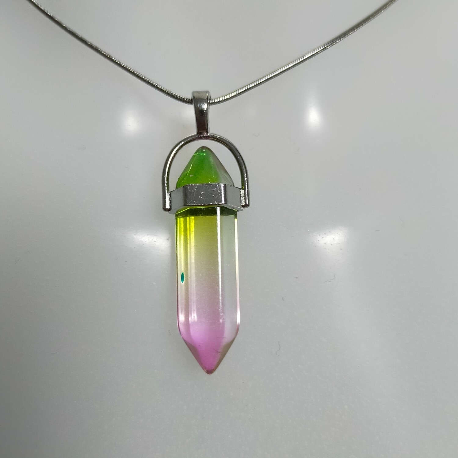 Edelstahlkette mit Kristallstein-Anhänger