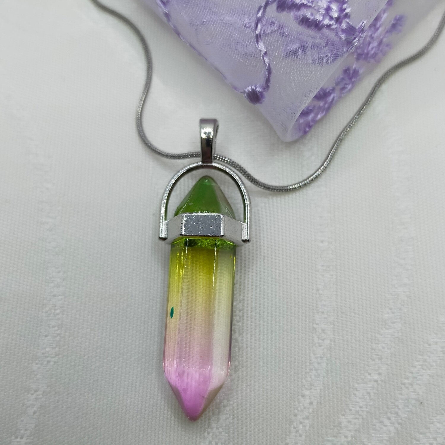 Edelstahlkette mit Kristallstein-Anhänger