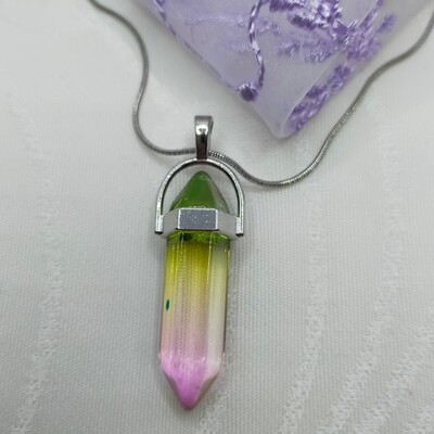 Edelstahlkette mit Kristallstein-Anhänger