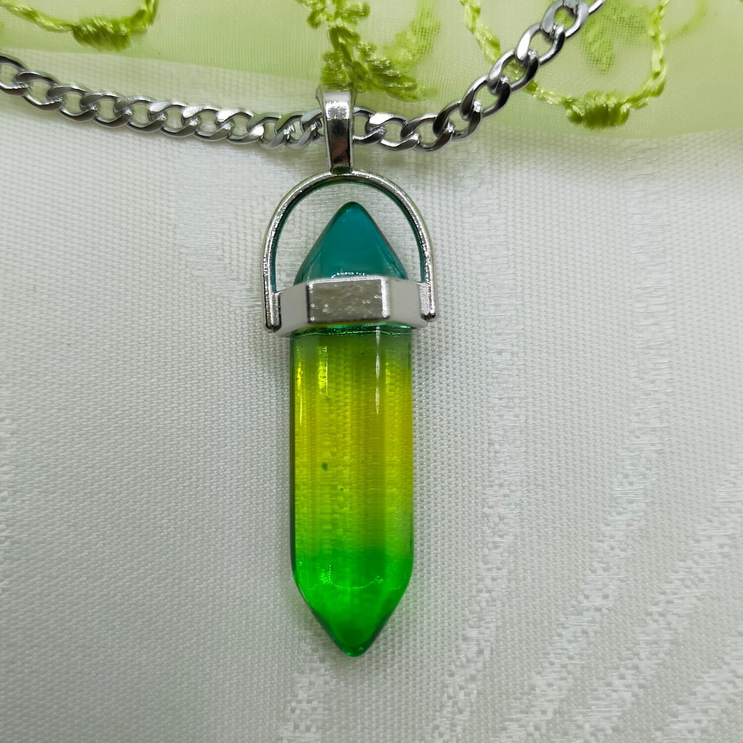 Edelstahlkette mit Kristallstein-Anhänger