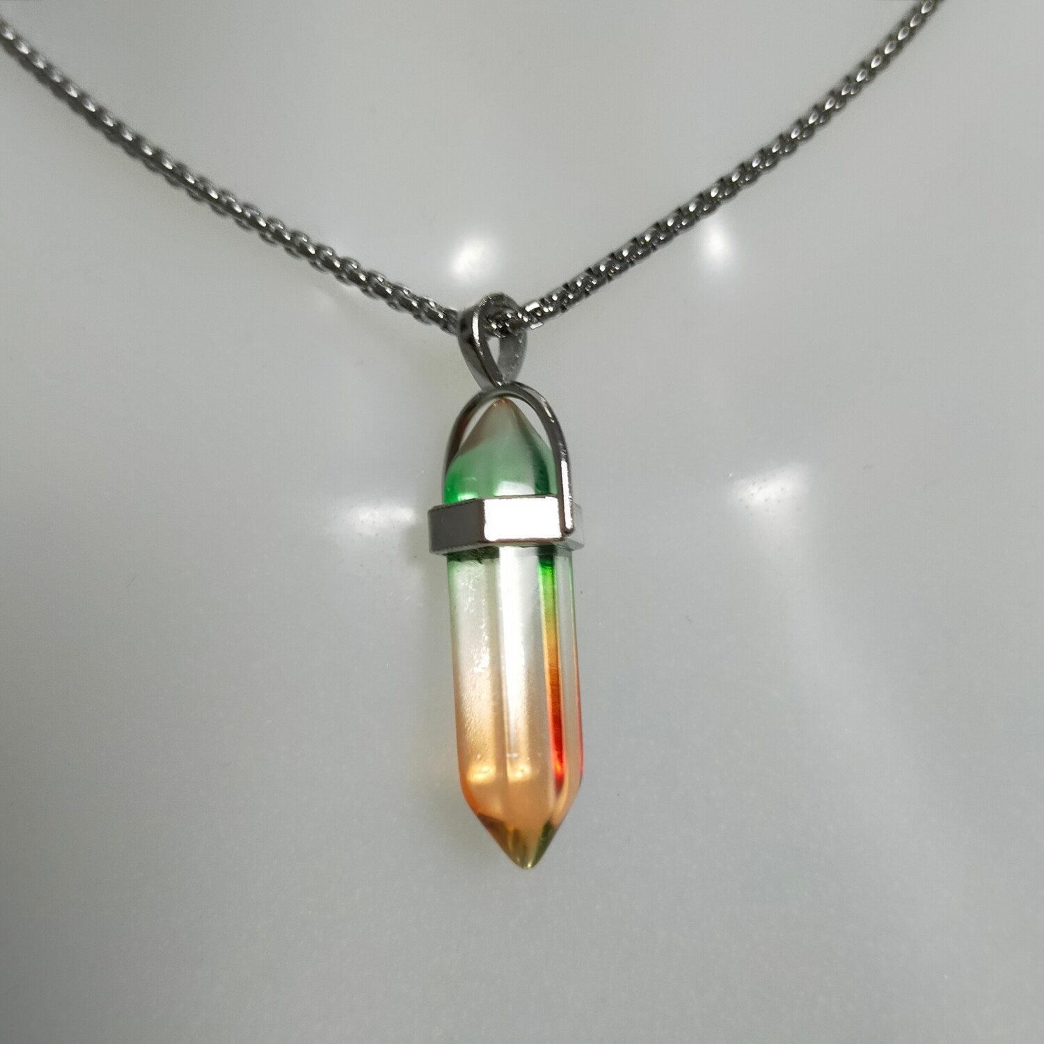 Edelstahlkette mit Kristallstein-Anhänger