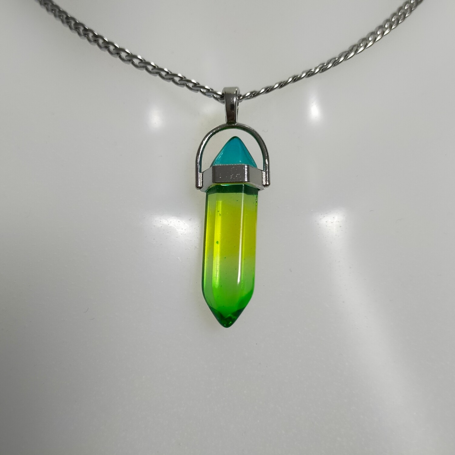 Edelstahlkette mit Kristallstein-Anhänger