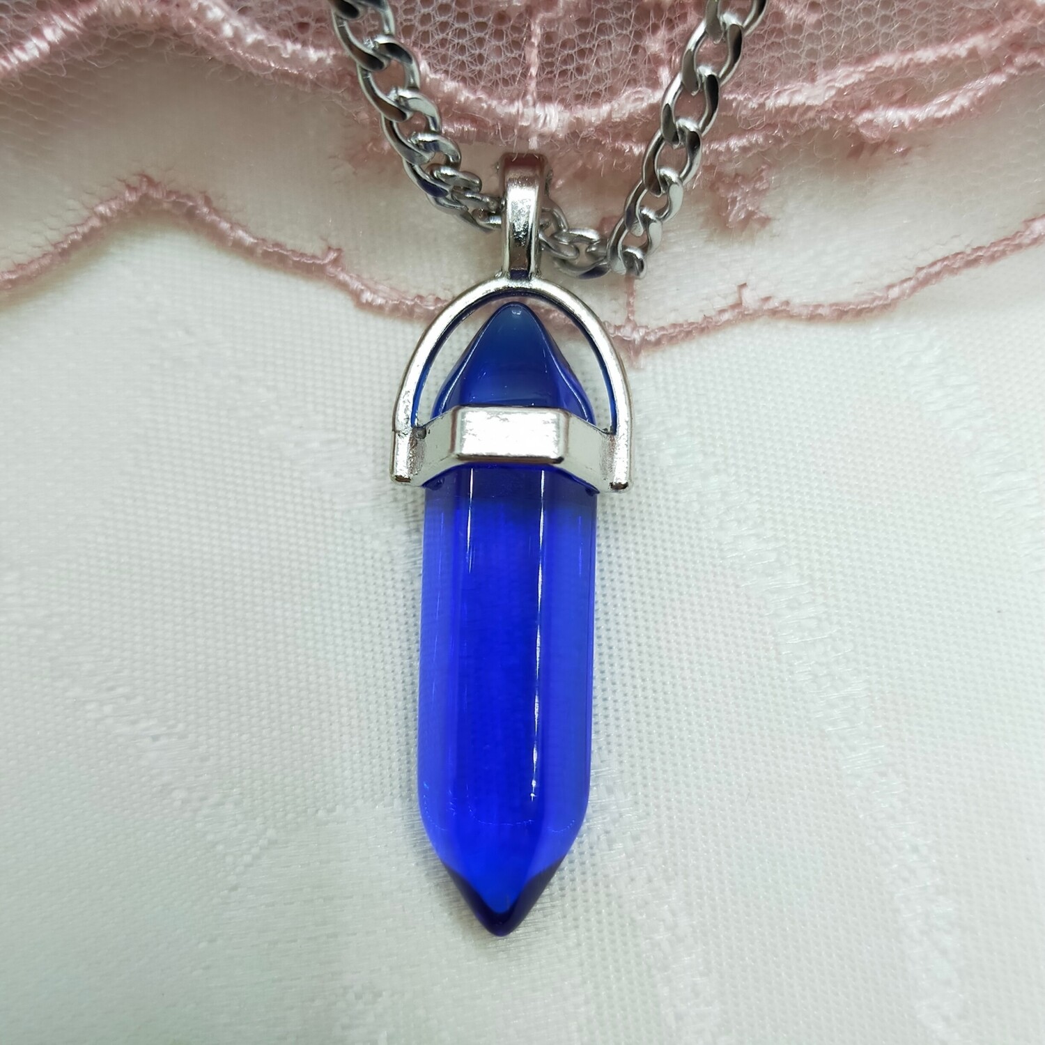 Edelstahlkette mit Kristallstein-Anhänger

