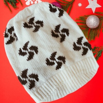 Mütze mit Windrosenmuster und Schirm 100 %Angora