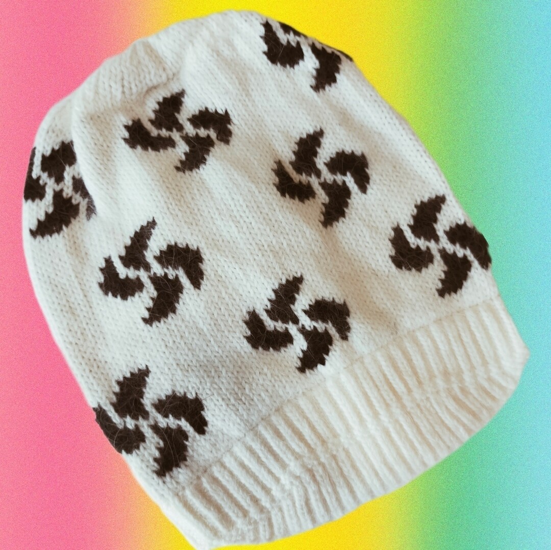 Mütze mit Windrosenmuster und Schirm 100 %Angora