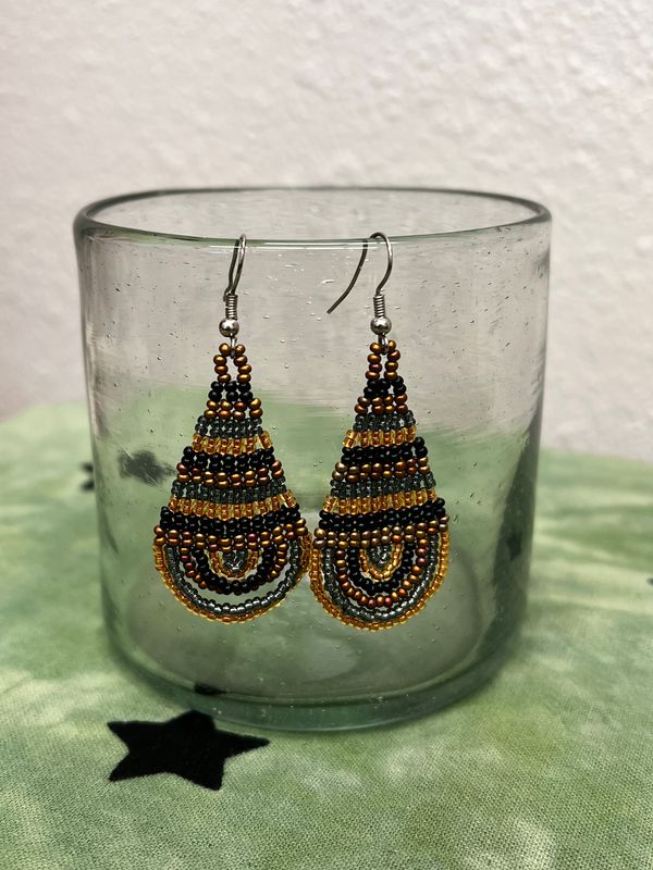Medium Teardrop Earrings - Gold