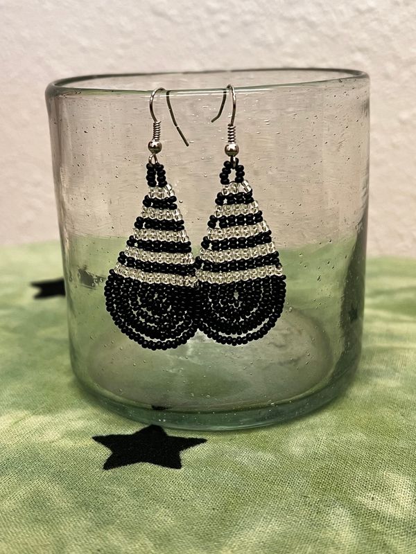 Medium Teardrop Earrings - Blk/Wh