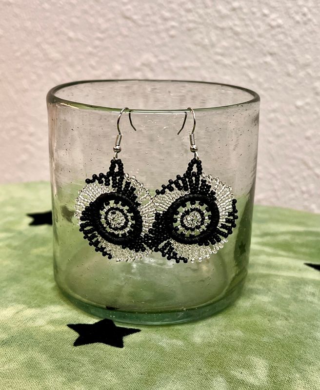 Circle Earrings - Blk/White