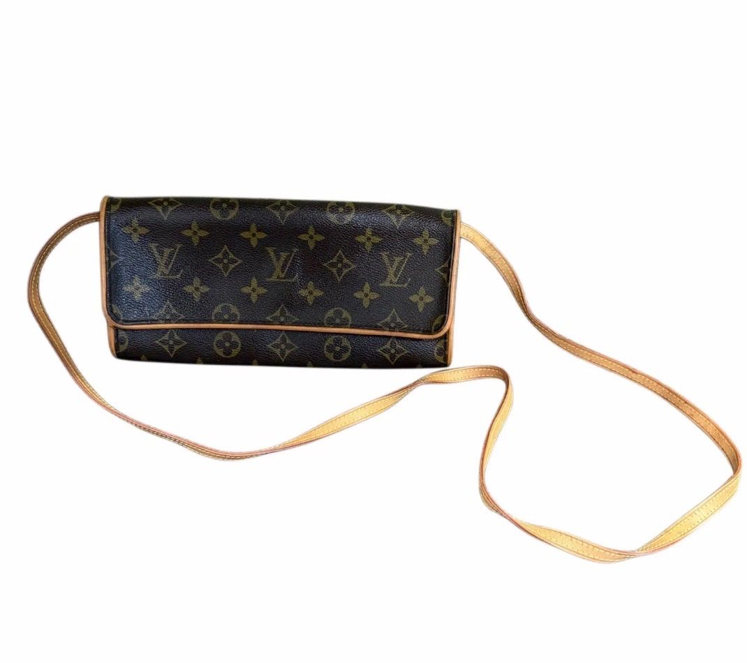 LV Pouchette Twin GM - July 2000