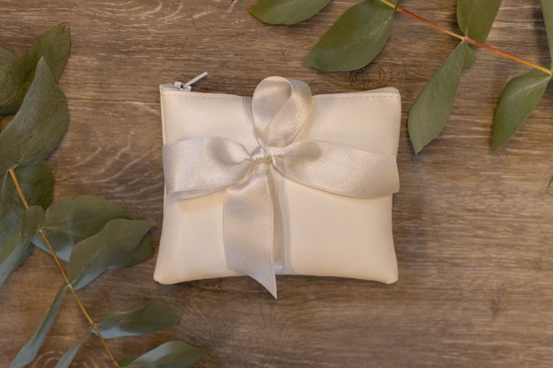 POCHETTE ZIP PIATTA ARTIGIANALE IN ECOPELLE BIANCA